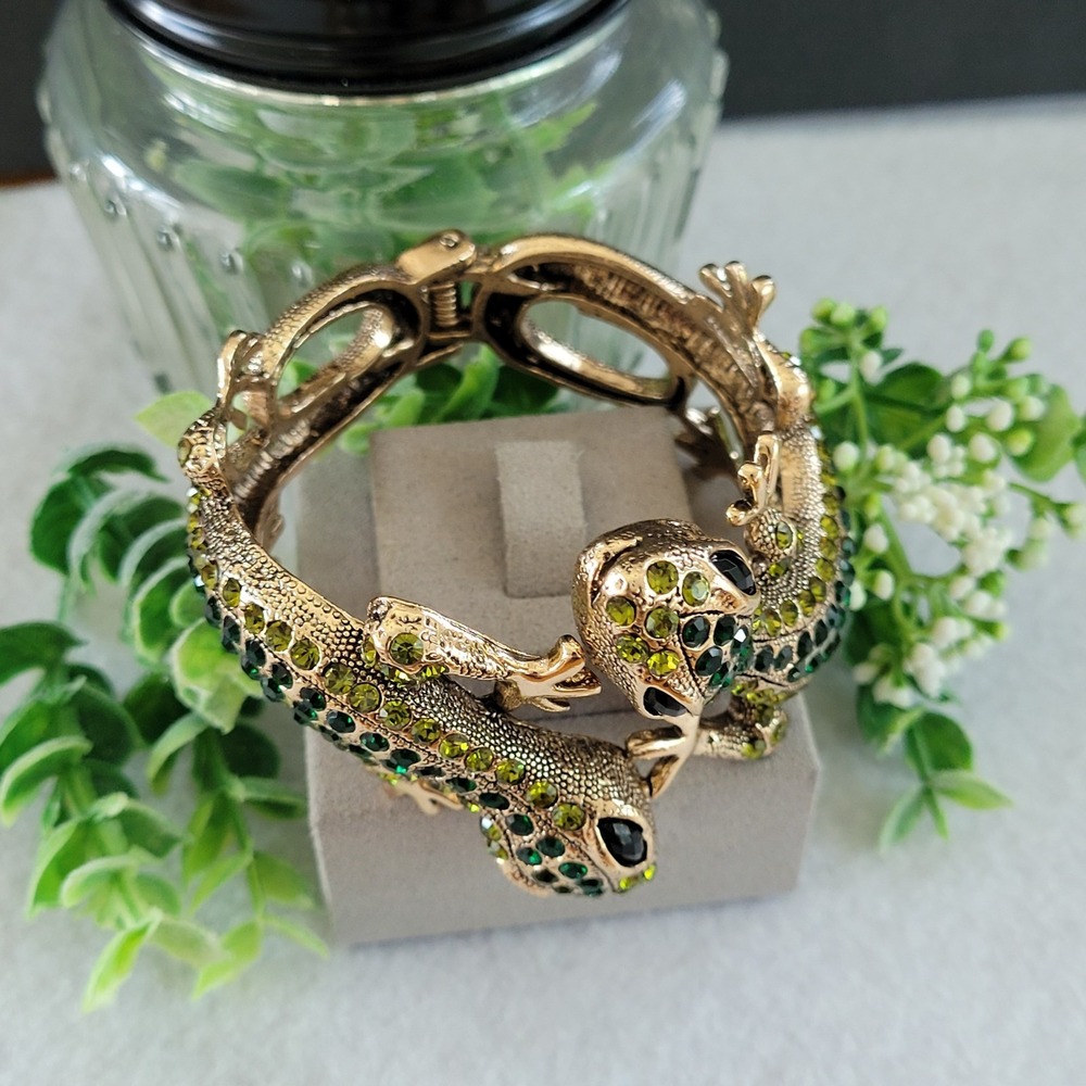 Green Rhinestone Gecko Hinged Cuff Bracelet Gold Tone Figural Statement - Picture 6 of 12